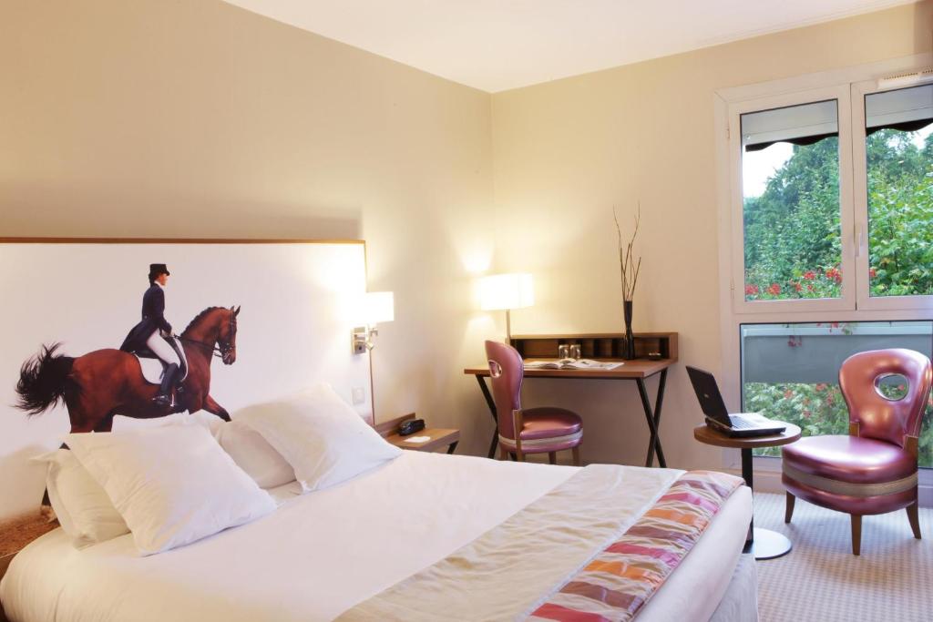 Postel nebo postele na pokoji v ubytování Best Western Plus Hotel Du Parc Chantilly