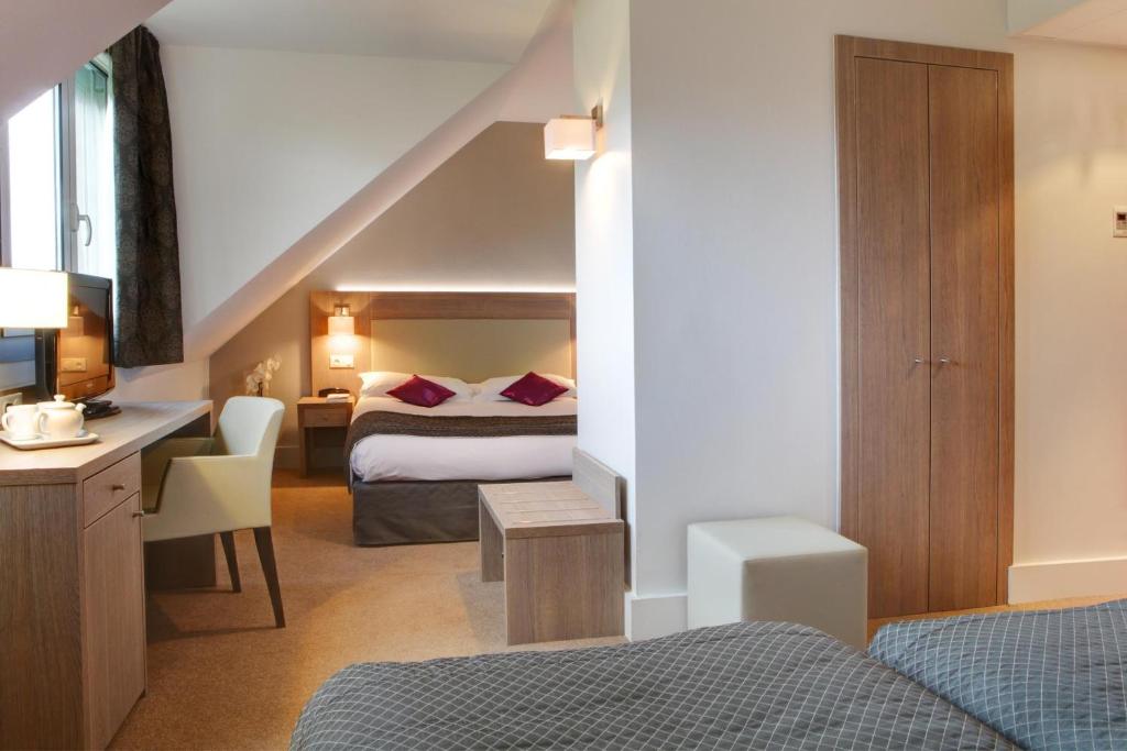 Postel nebo postele na pokoji v ubytování Best Western Plus Hotel Du Parc Chantilly