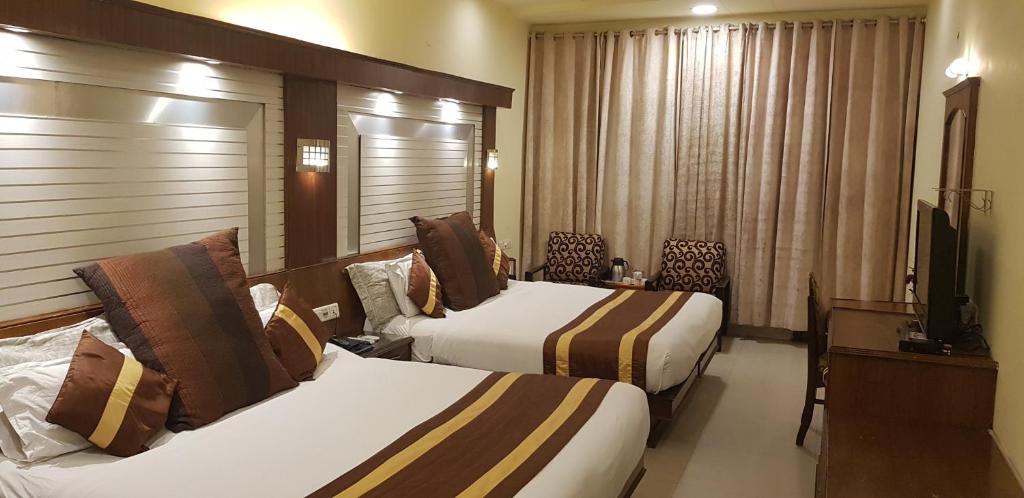 Postel nebo postele na pokoji v ubytování Hotel CJ International
