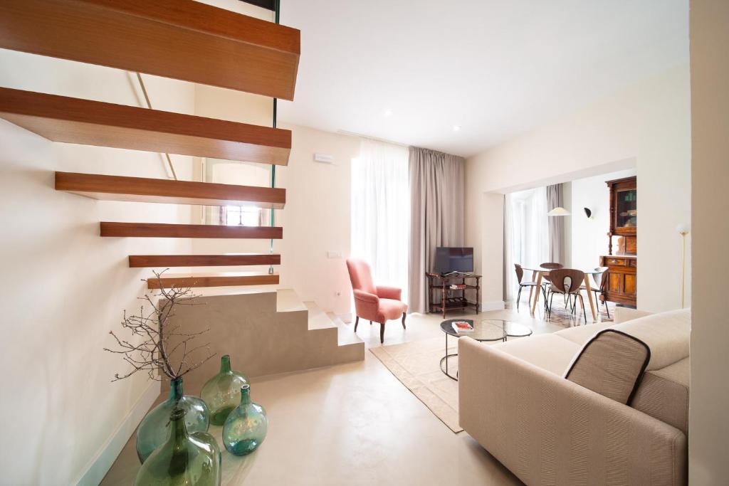 a living room with a couch and a table at Apartamentos Habitavit en Cáceres in Cáceres