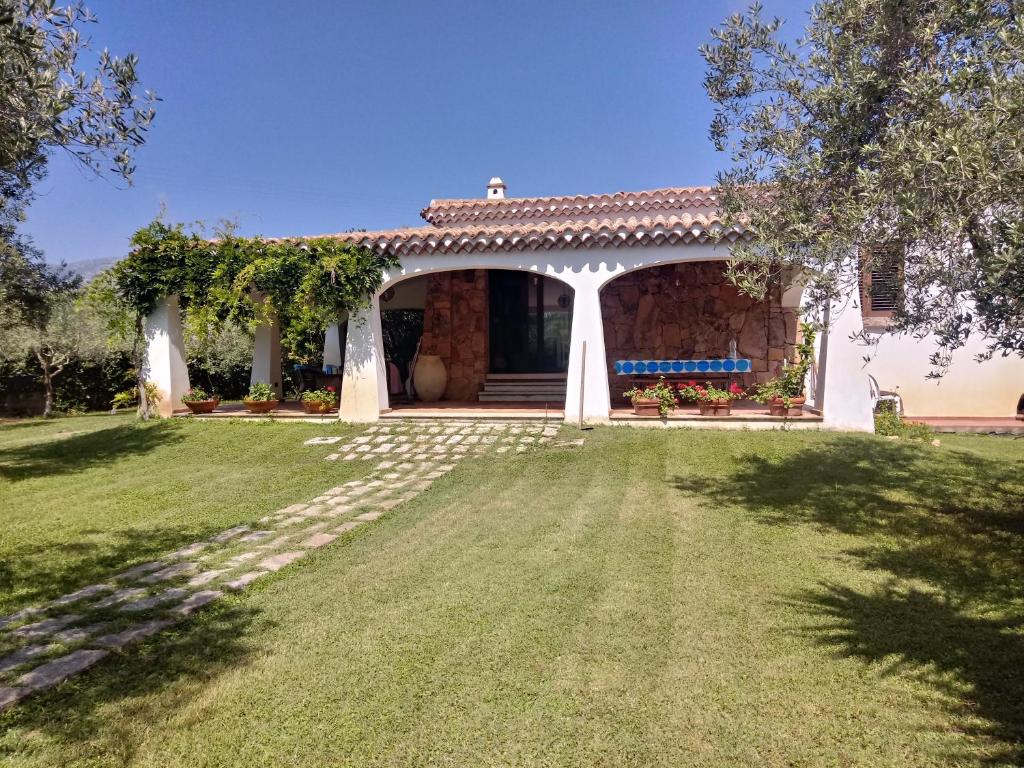 A garden outside Villa Pontes