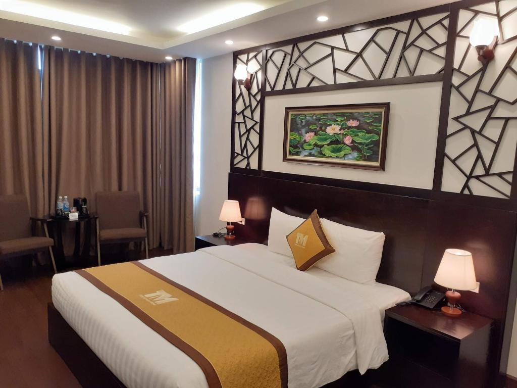 Postel nebo postele na pokoji v ubytování T&M Luxury Hotel Hanoi