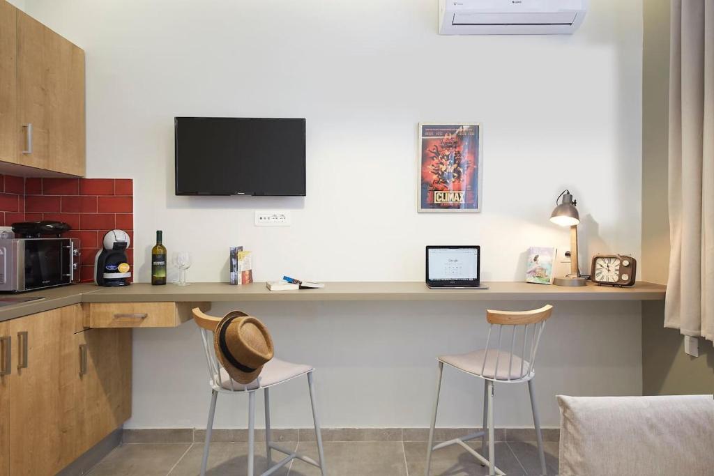 Kuchnia lub aneks kuchenny w obiekcie Enjoy Athens from a funky studio near Acropolis!