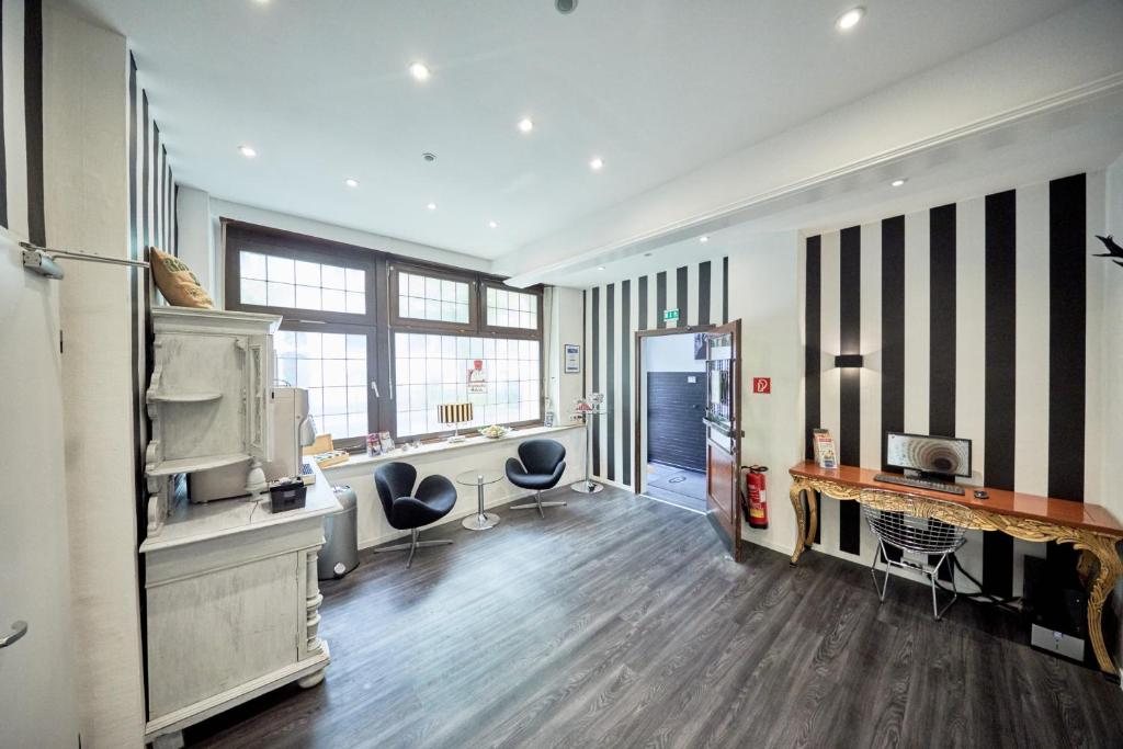 Hotel Alt Deutz City-Messe-Arena KONTAKTLOSER SELF CHECK-IN - Resim 2