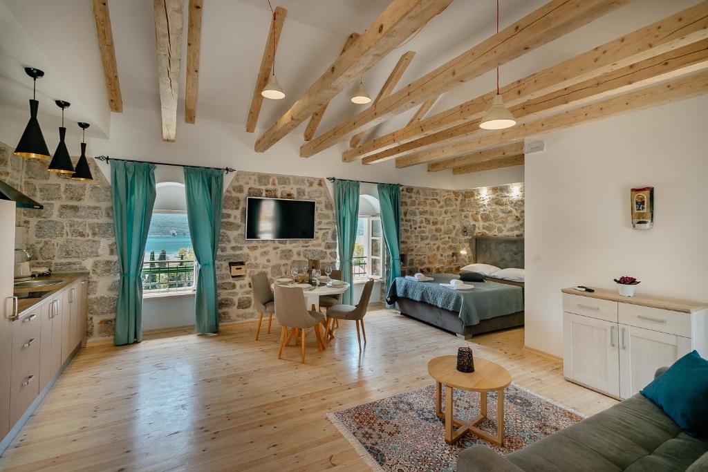 TV i/ili multimedijalni sistem u objektu Conborgo Apartments