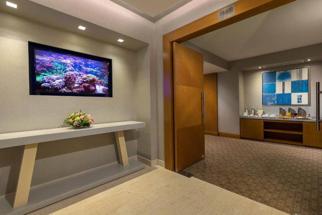TV a/nebo společenská místnost v ubytování Central Hotel