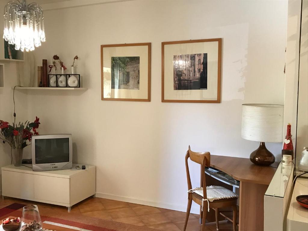 A television and/or entertainment centre at Cosy Flat