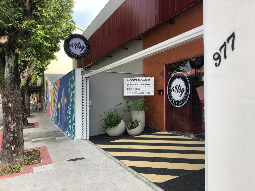Certifikát, hodnocení, plakát nebo jiný dokument vystavený v ubytování Artsy Vitoria Hostel