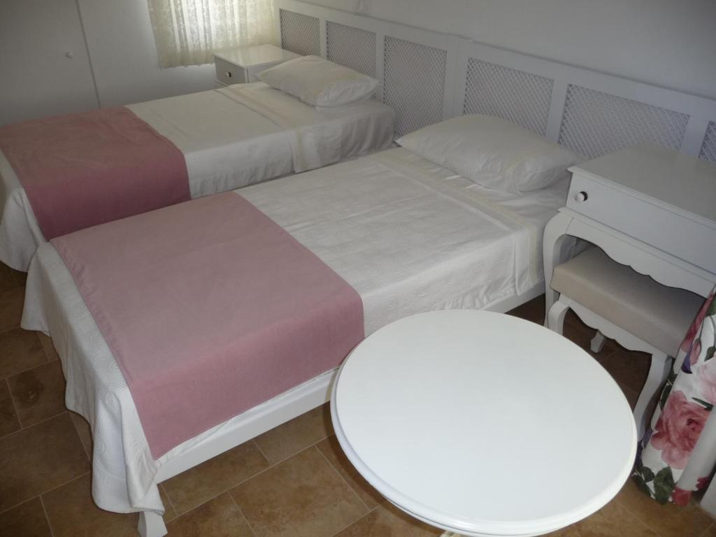 Postel nebo postele na pokoji v ubytování Yelken Konak Alacati