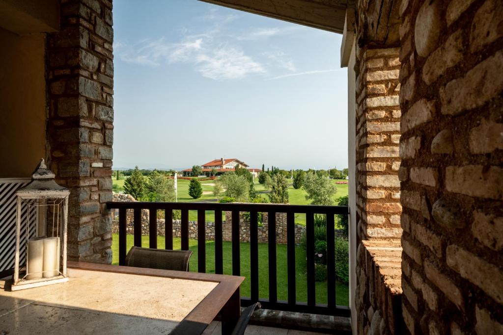 Balkon lub taras w obiekcie Creative Design House Golf & SPA