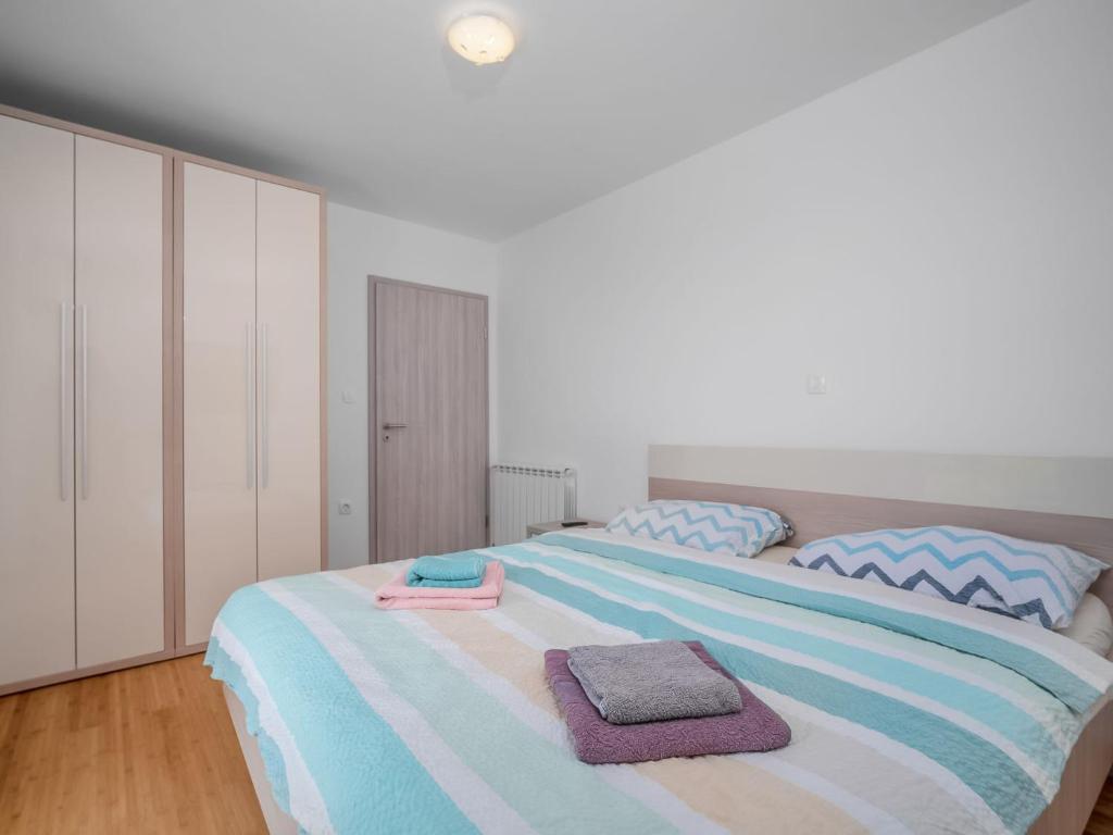 Postel nebo postele na pokoji v ubytování Holiday Home Mario 2 by Interhome