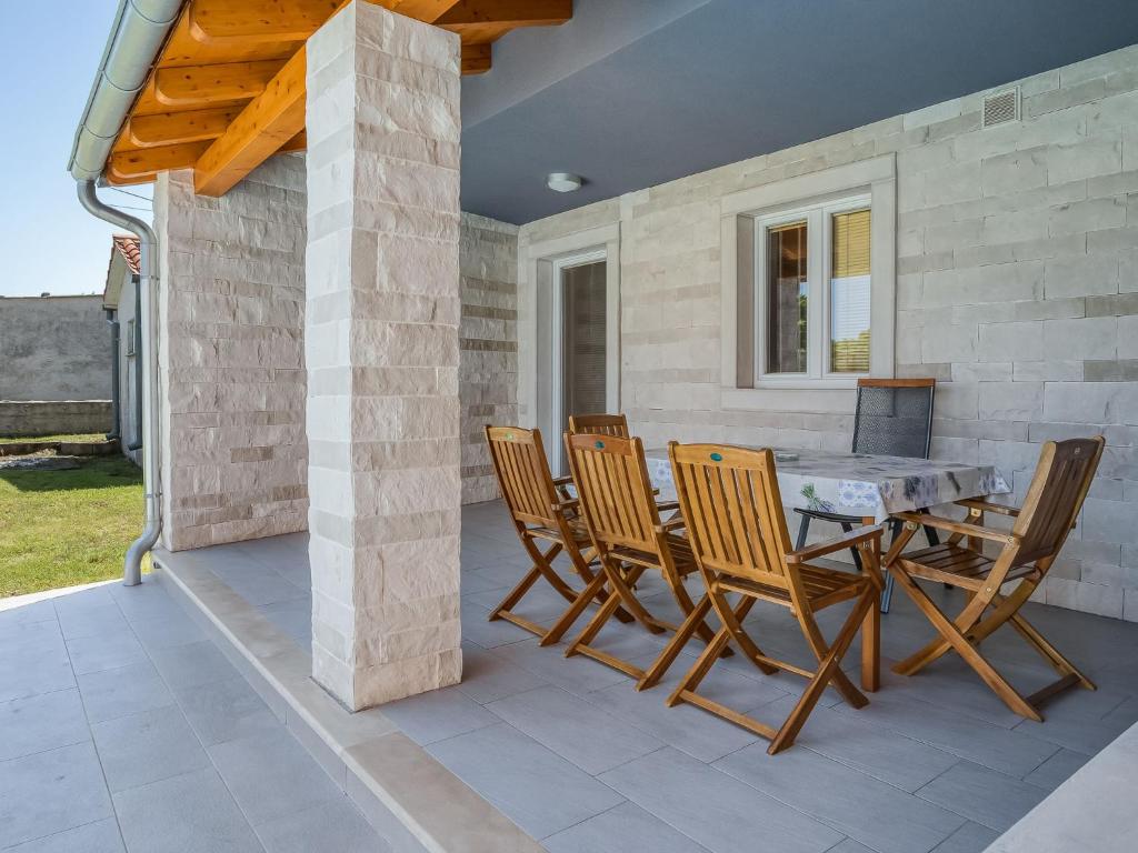 Patio nebo venkovní prostory v ubytování Holiday Home Mario 2 by Interhome