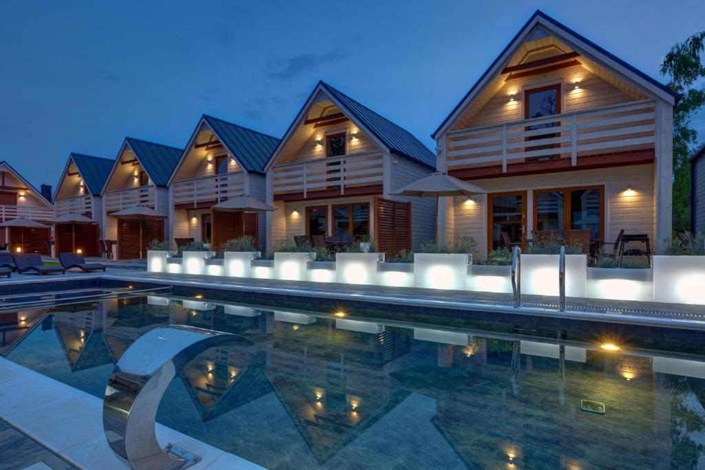 Bazén v ubytovaní Natural Resort alebo v jeho blízkosti