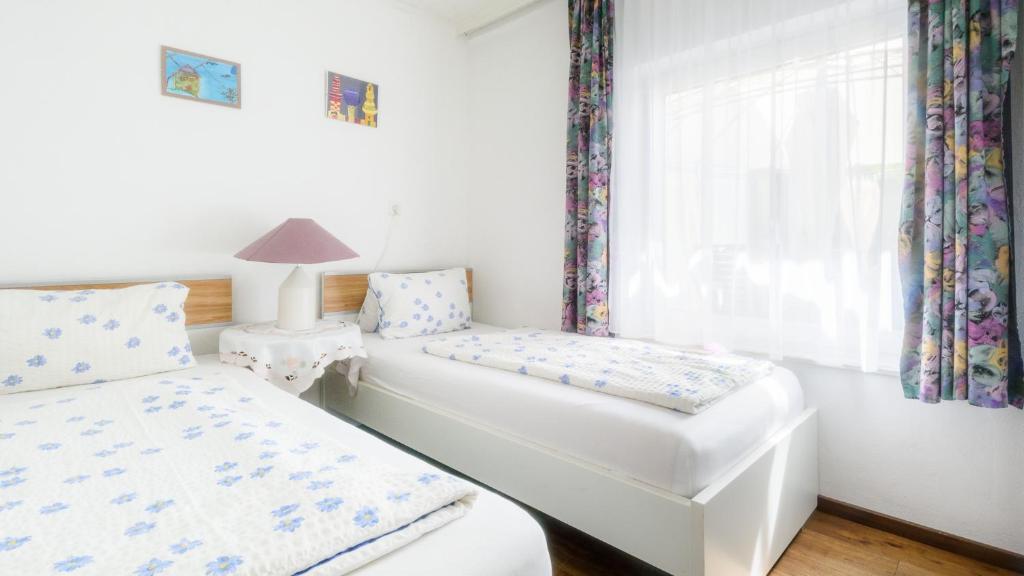 Posteľ alebo postele v izbe v ubytovaní Apartments Presslauer - Mori