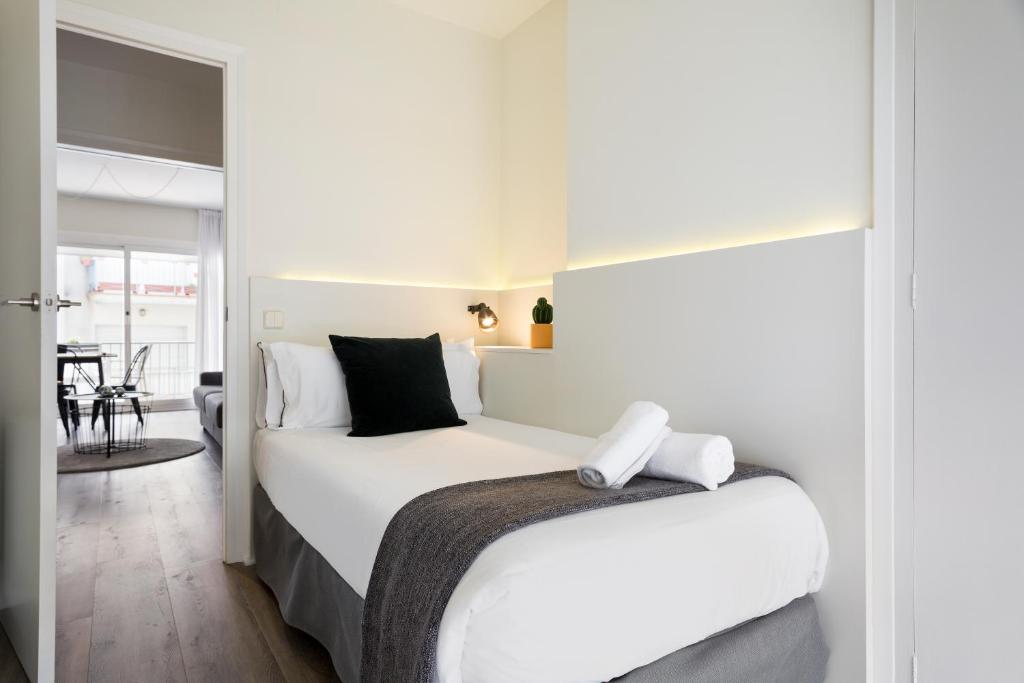 A bed or beds in a room at Sitges Group Calm Beach