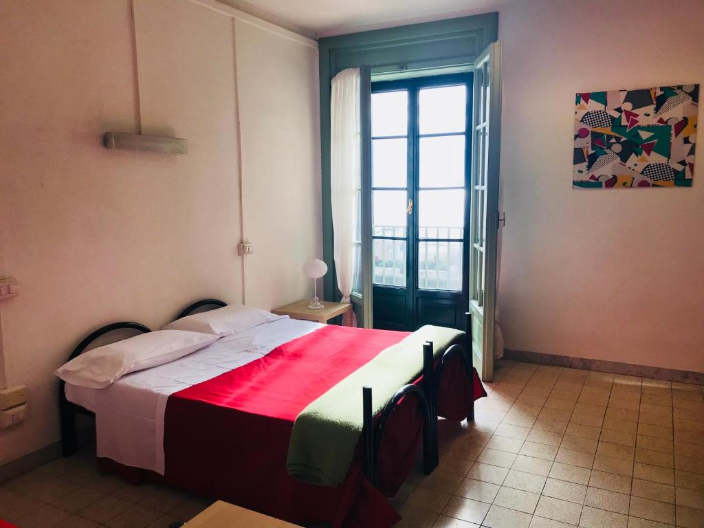 Postel nebo postele na pokoji v ubytování Litus Roma Hostel