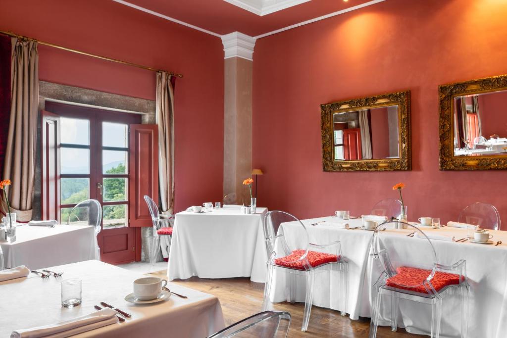 Restauracja lub miejsce do jedzenia w obiekcie Áurea Palacio de Sober by Eurostars Hotel Company