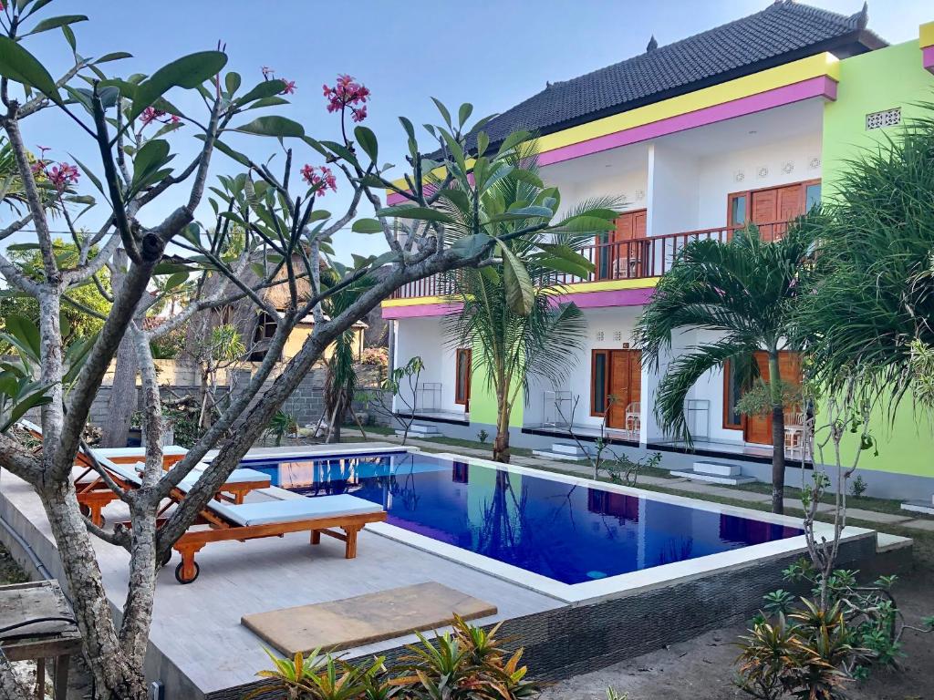 an image of a villa with a swimming pool at Nata Homestay in Nusa Lembongan