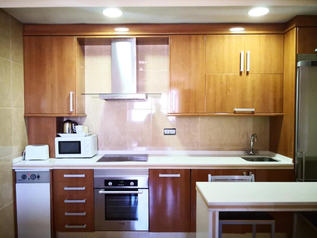 Una cocina o zona de cocina en Apartamentos Cocó