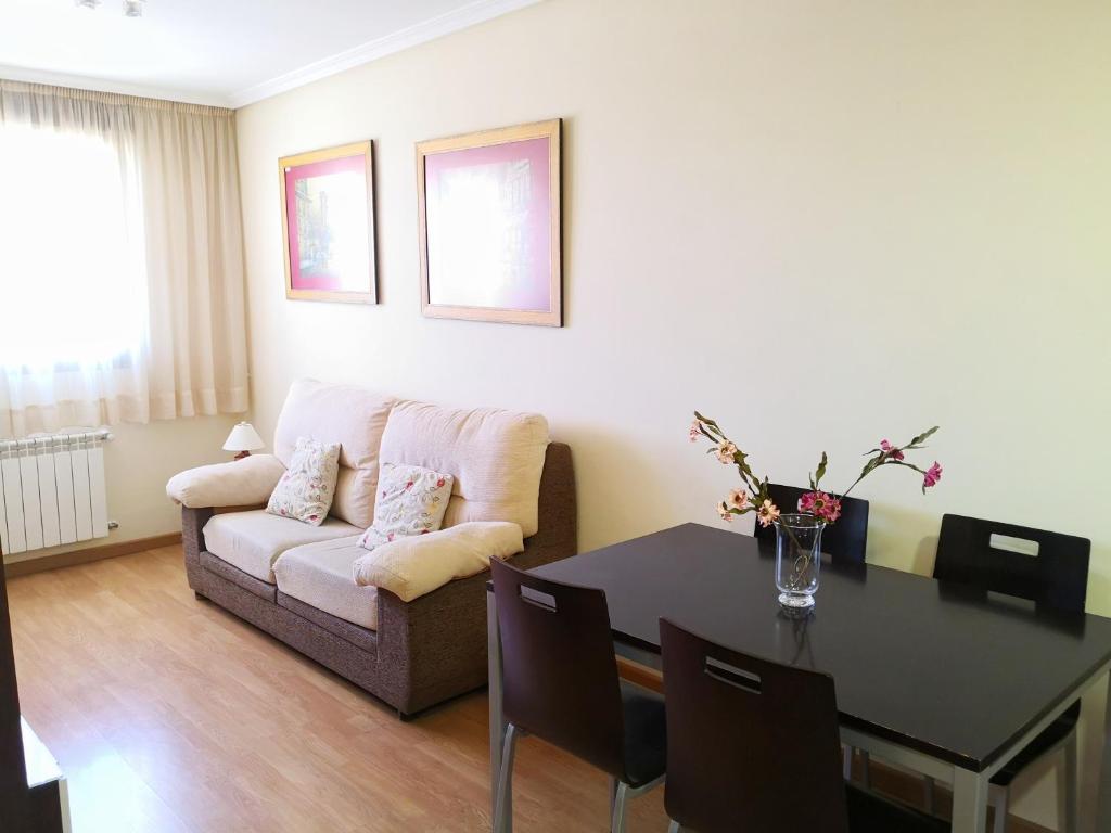 a living room with a couch and a table at Apartamentos Cocó in Ávila