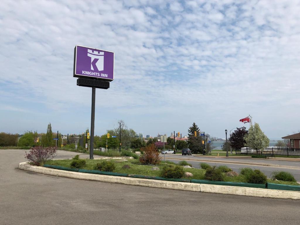 a sign on the side of a road at Knights Inn Fort Erie in Fort Erie