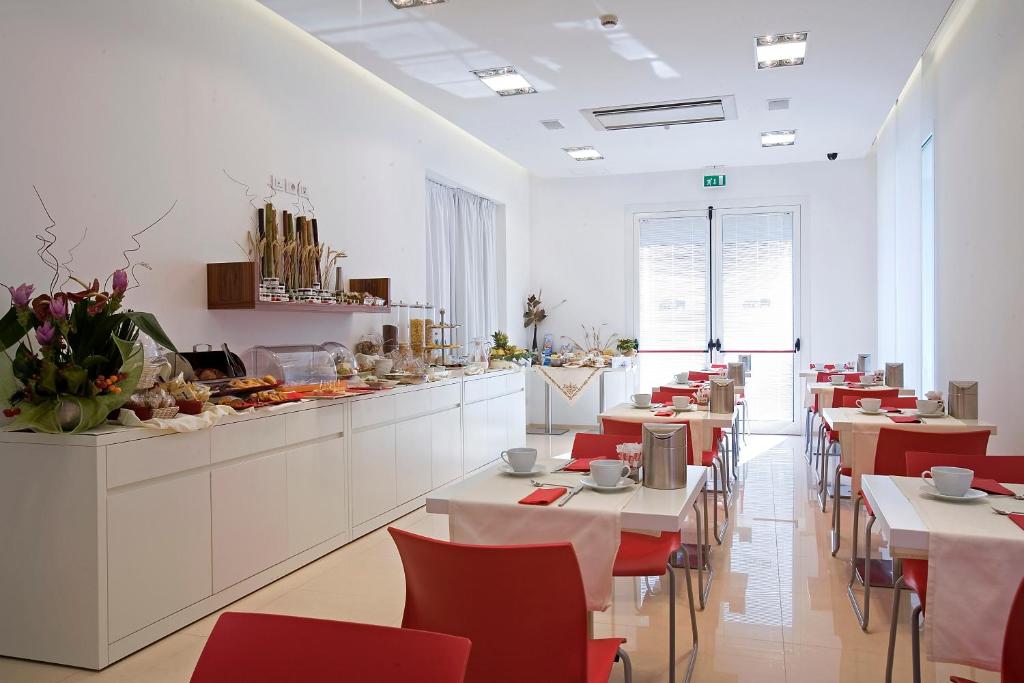 Card International Hotel - Resim 4