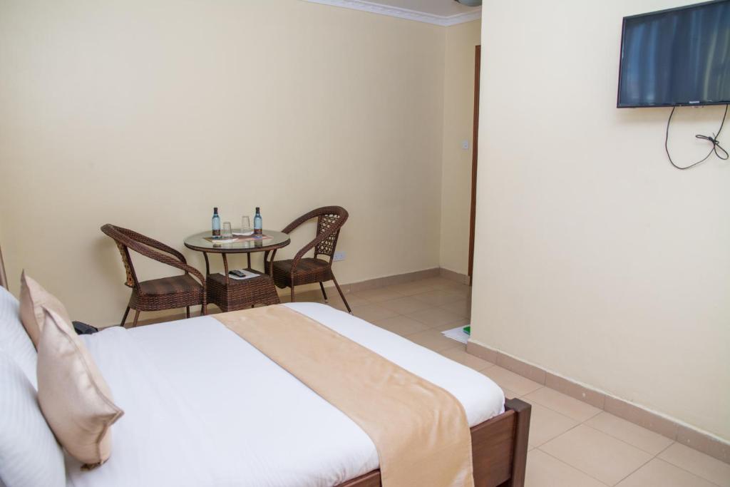 TV a/nebo společenská místnost v ubytování Delfirm Hotel