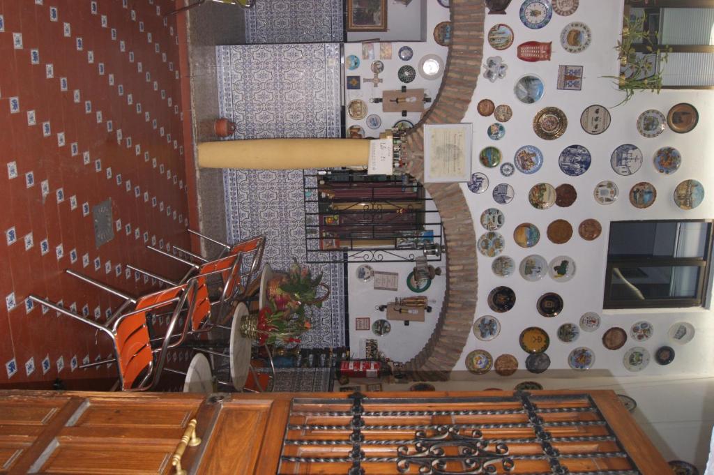 A kitchen or kitchenette at Hostal Alcázar