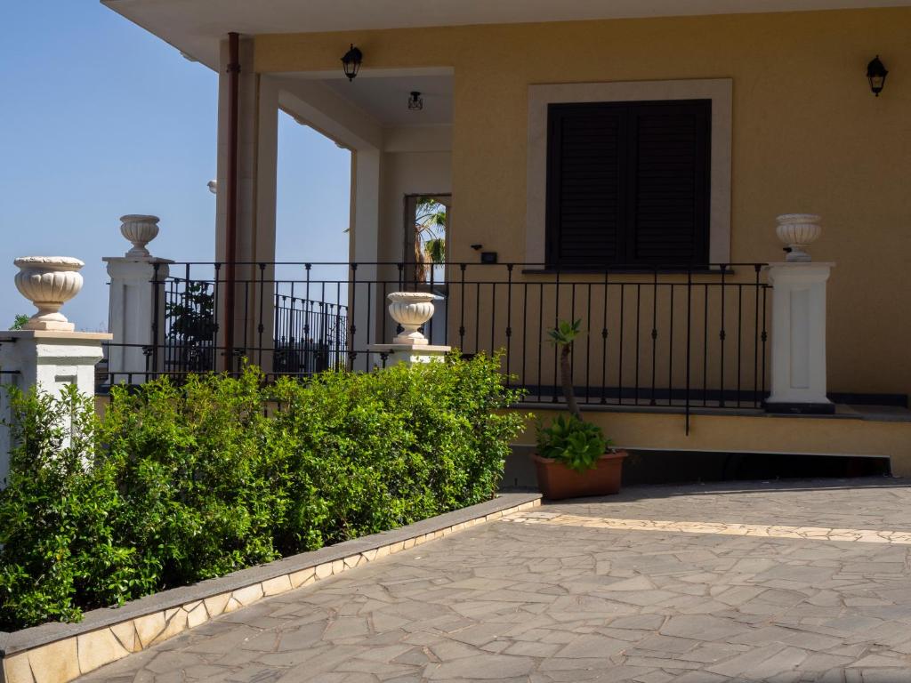 Rõdu või terrass majutusasutuses Viaggio in Sicilia B&B