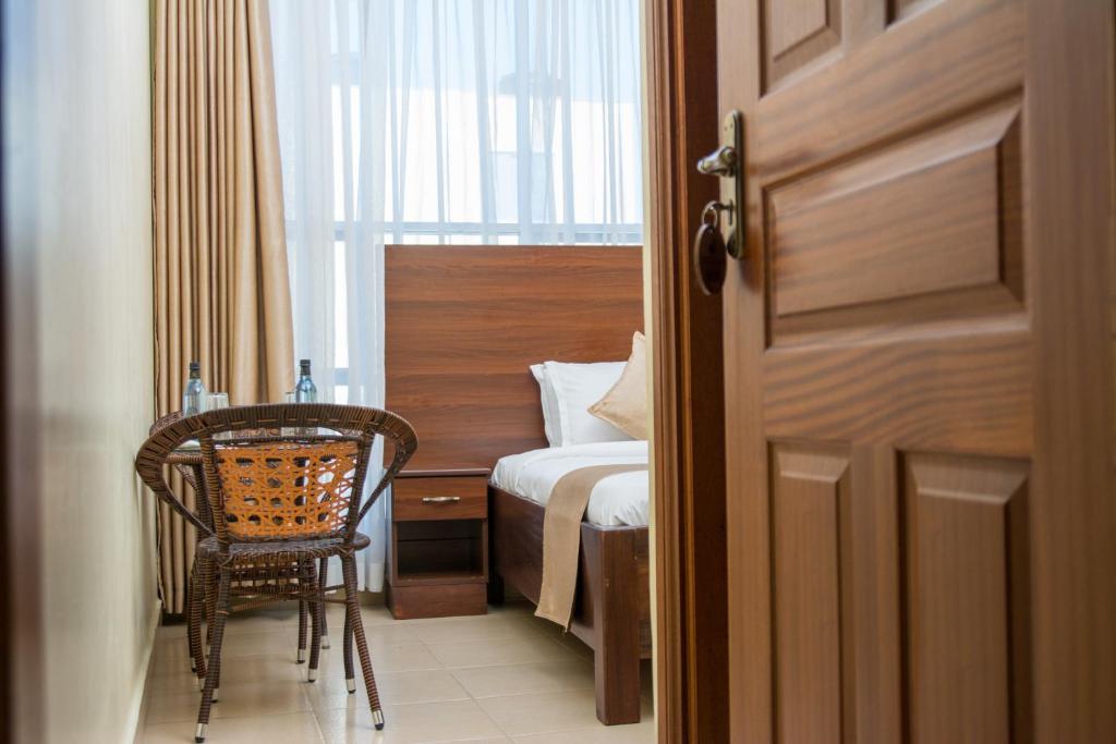 Postel nebo postele na pokoji v ubytování Delfirm Hotel