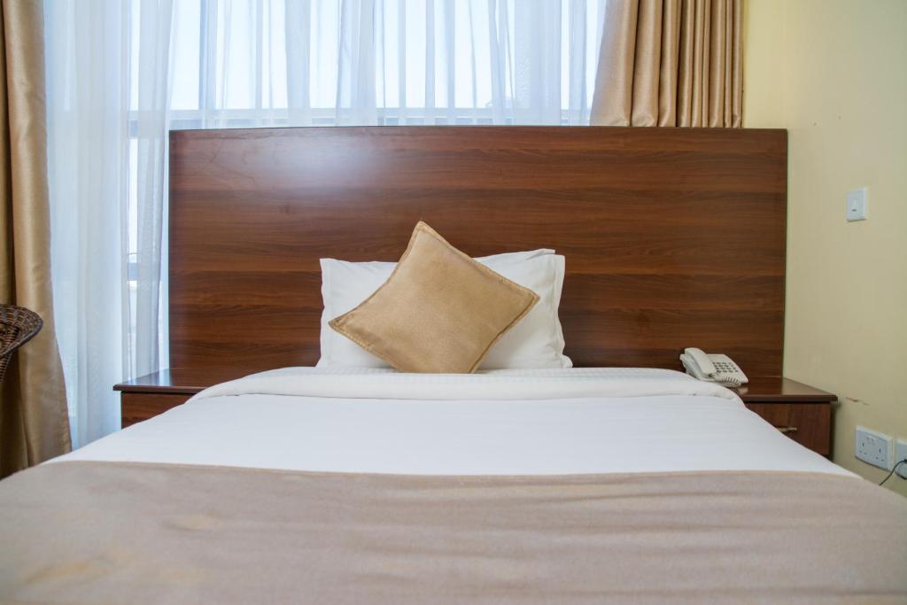 Postel nebo postele na pokoji v ubytování Delfirm Hotel