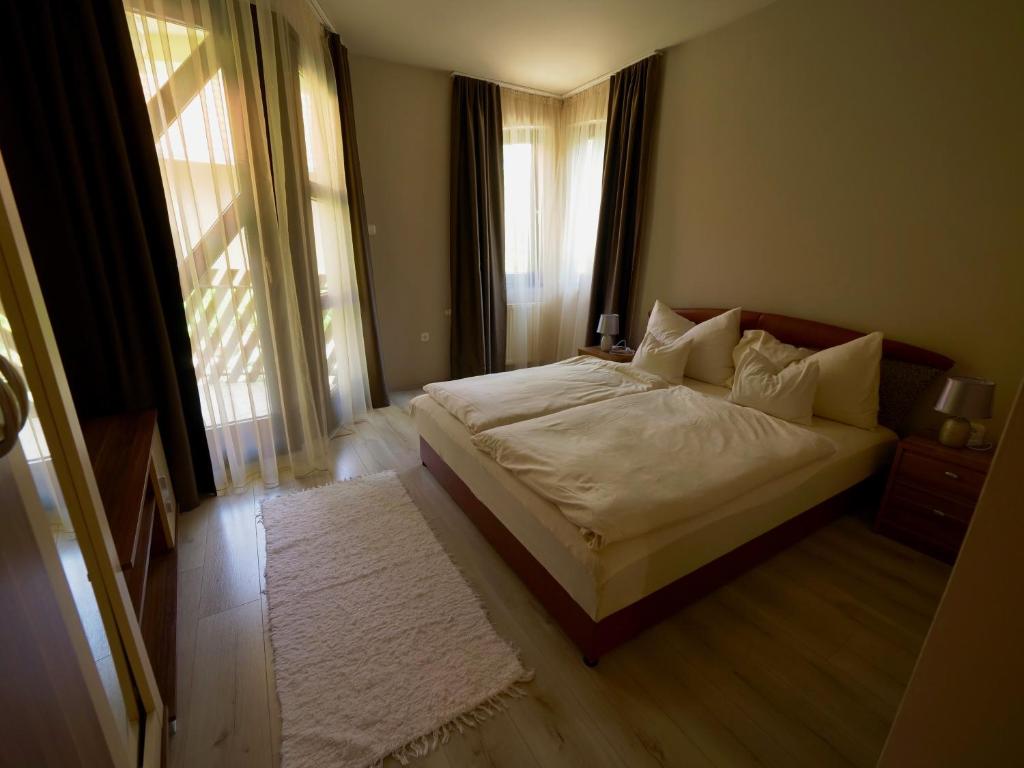 Posteľ alebo postele v izbe v ubytovaní Rubin Apartman Zalakaros