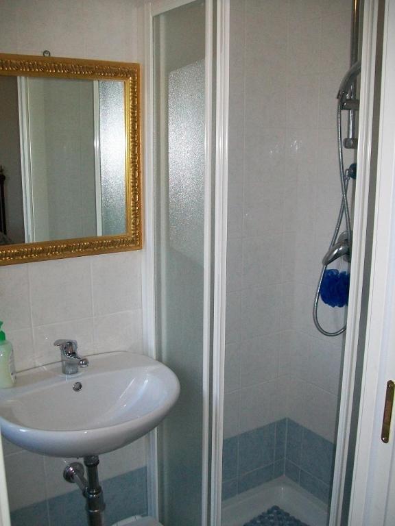 Villa Linda Bed And Breakfast - Double Room With Private Bathroom