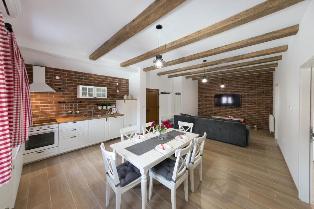 Kuchyňa alebo kuchynka v ubytovaní House Smolčić