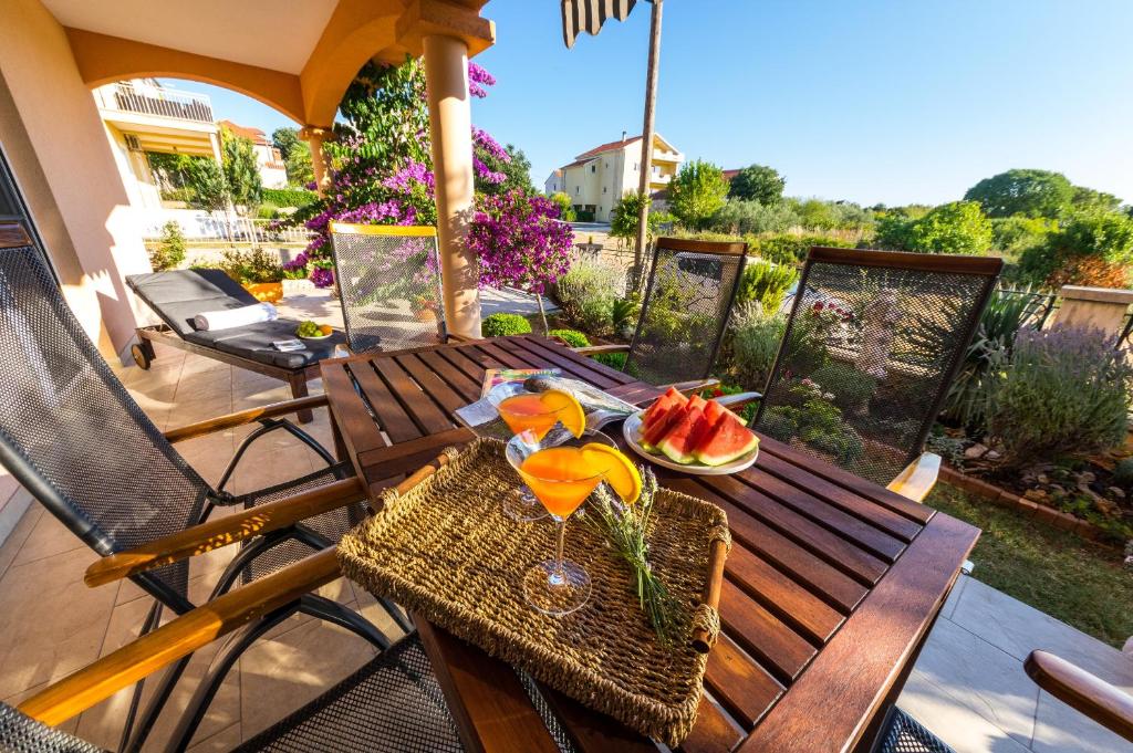 Vonkajšia záhrada v ubytovaní Apartment 1001 Nights