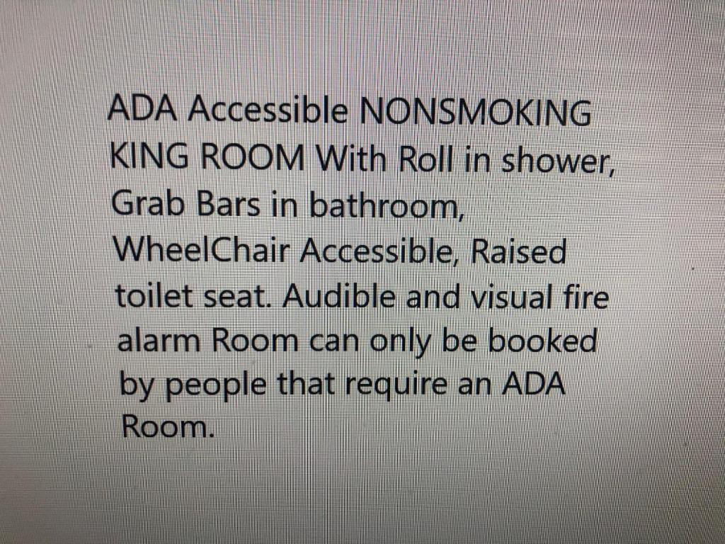 Calimesa Inn - King Room With Roll-In Shower - Disability Access