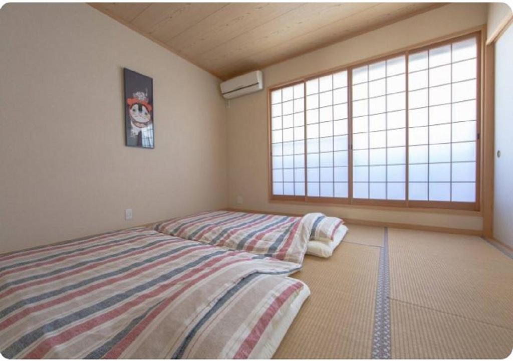 En eller flere senge i et værelse på Guest House Aoi Okazaki 203 / Vacation STAY 4304