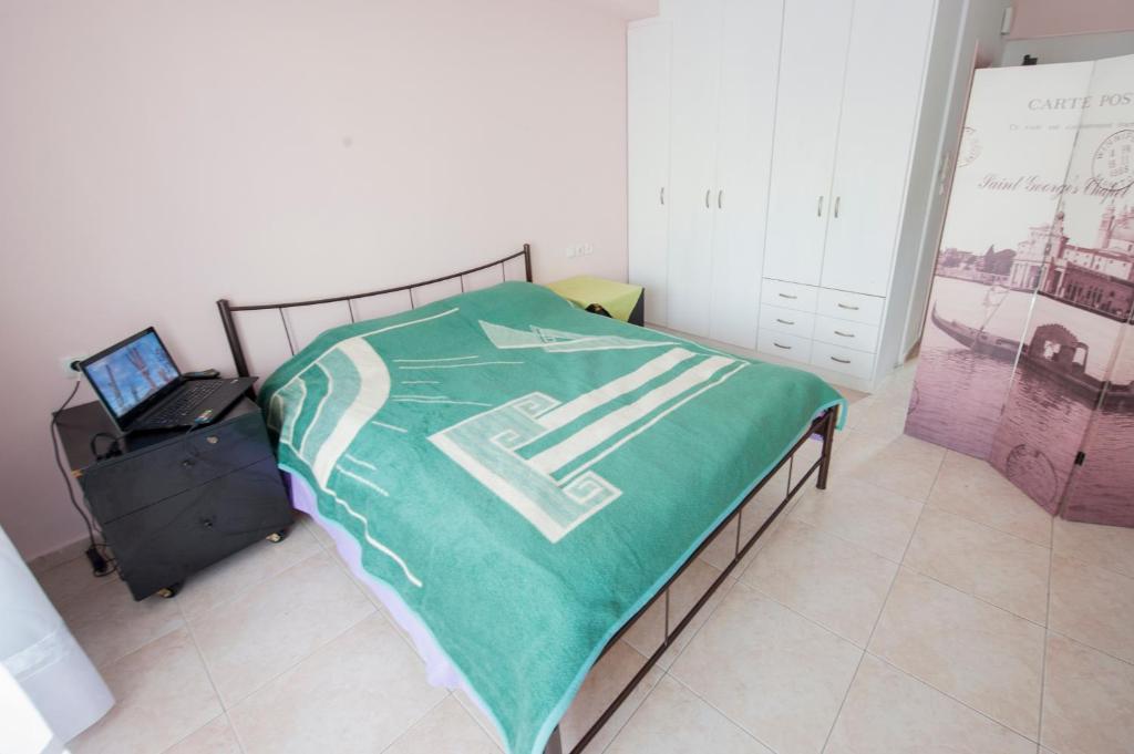 A bed or beds in a room at Elias Appartment