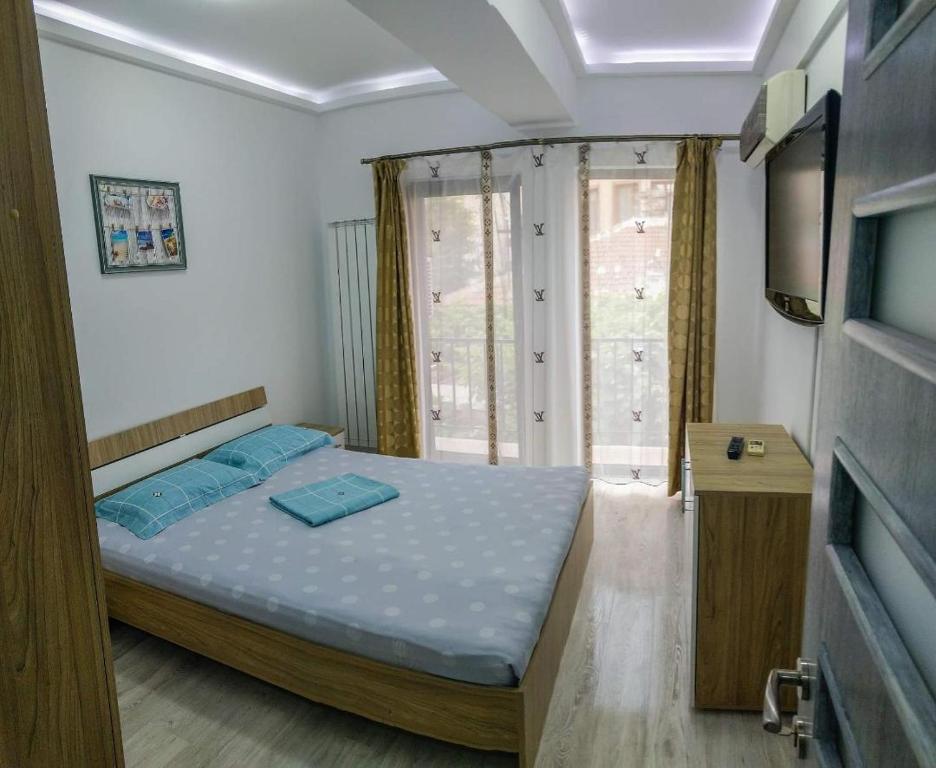 a small bedroom with a bed and a window at Stefy & Marie in Constanţa