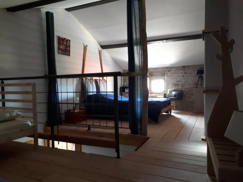 a bedroom with a bed in a room at La Pierre du Grain in Ravel