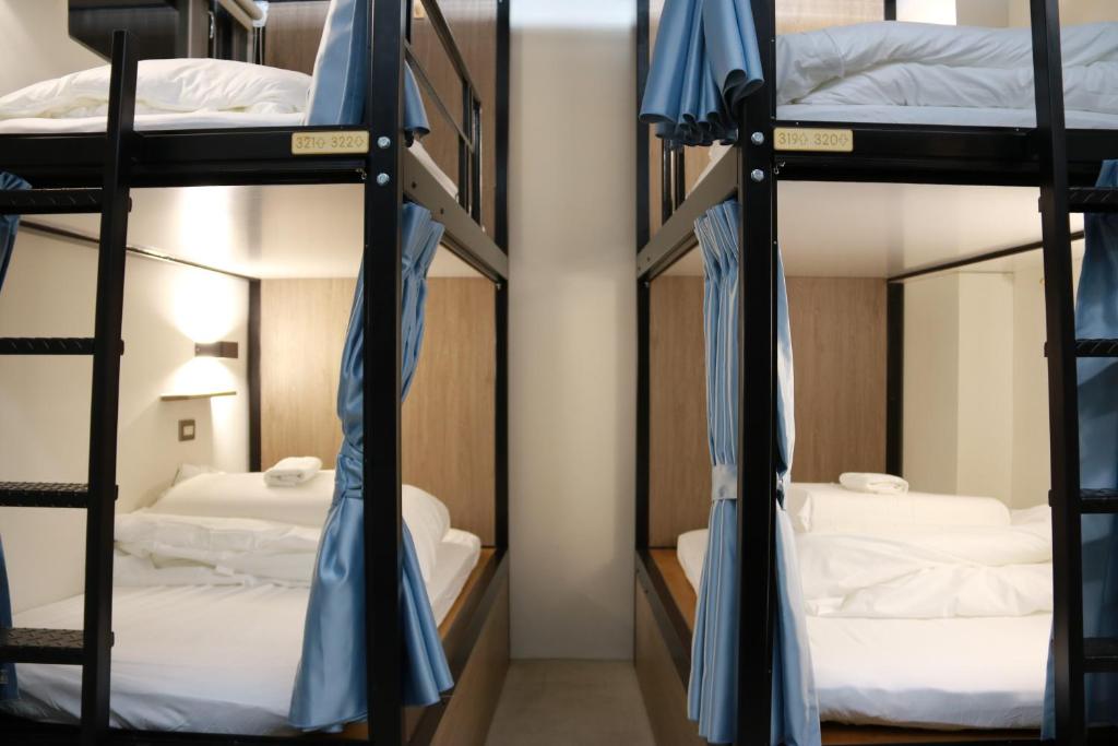 Postel nebo postele na pokoji v ubytování Dan Hostel丹居青旅
