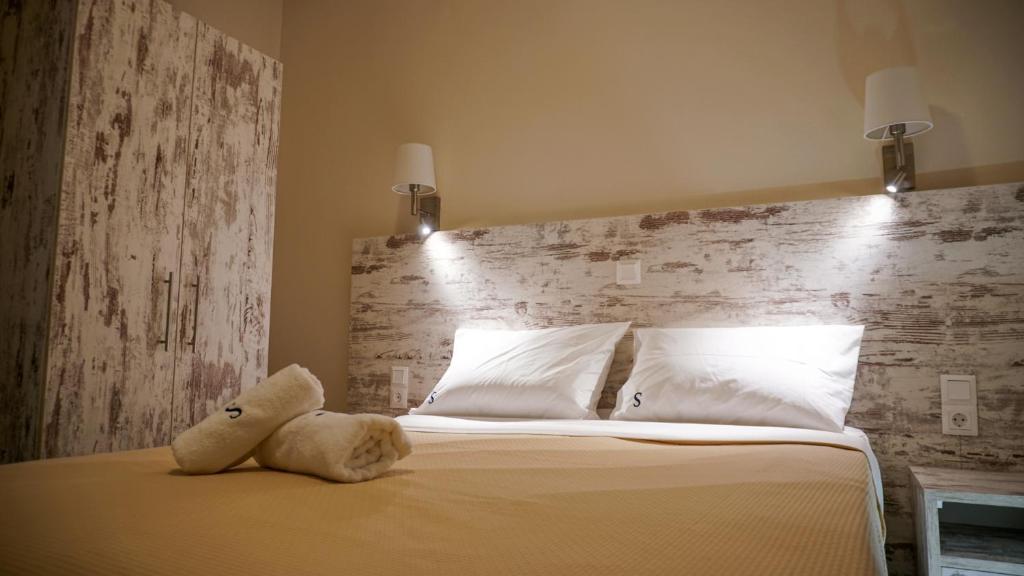 Sinodinos Deluxe Apartments - 11