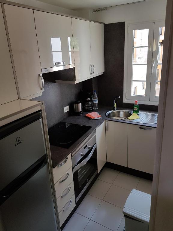 Kuchyň nebo kuchyňský kout v ubytování PLAYA PUERTO TAZACORTE Modern Beach Apartment