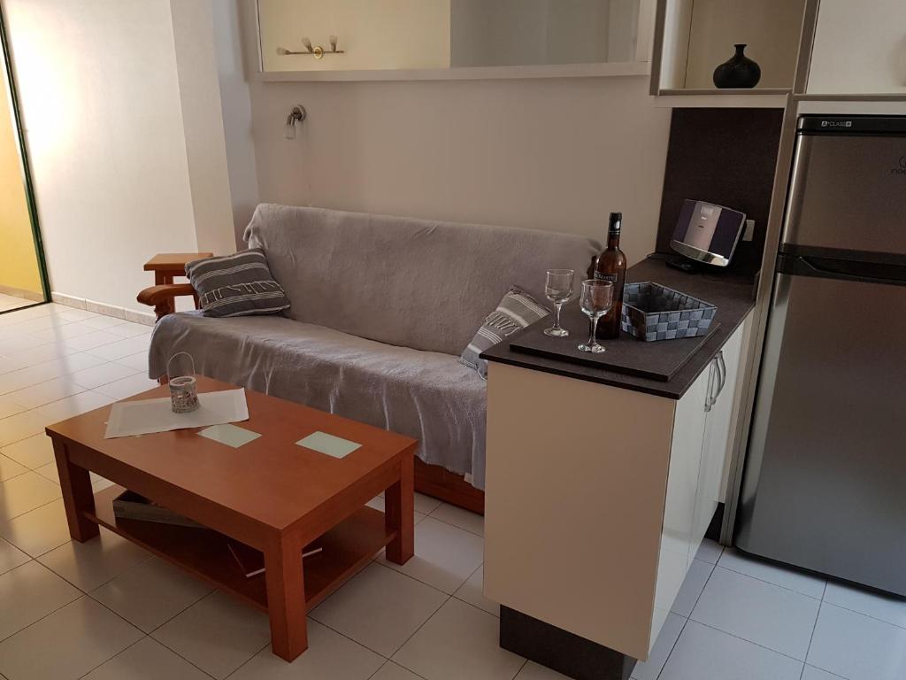 Kuchyň nebo kuchyňský kout v ubytování PLAYA PUERTO TAZACORTE Modern Beach Apartment