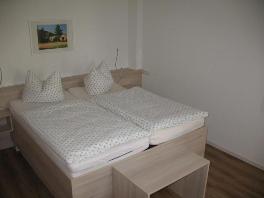 Postel nebo postele na pokoji v ubytování Pension Hinz & Kunz