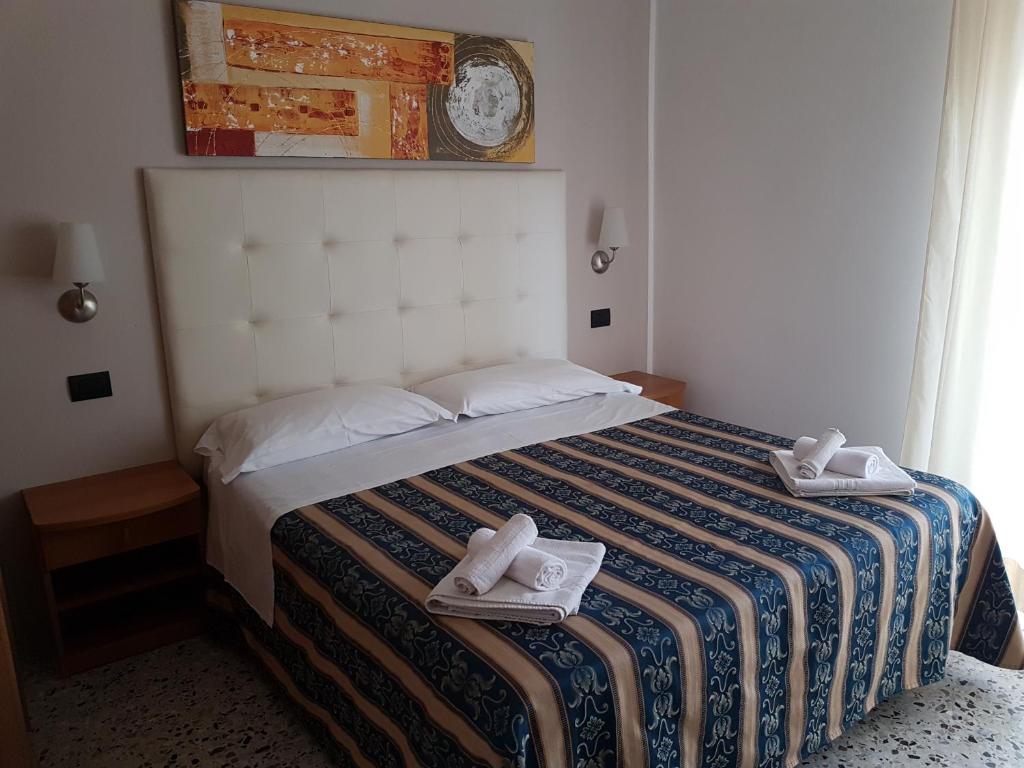 Postel nebo postele na pokoji v ubytování Hotel Bridge