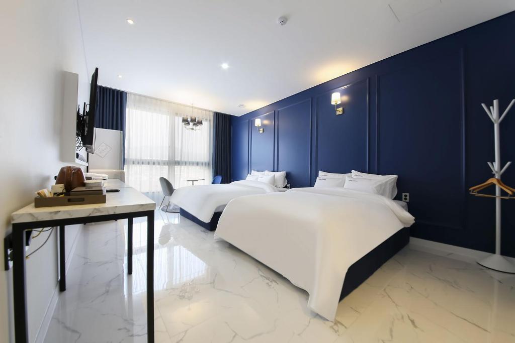 Postel nebo postele na pokoji v ubytování Hotel Raum Suncheon
