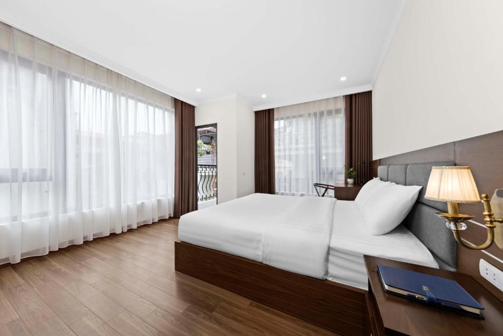 Postel nebo postele na pokoji v ubytování Newsky Serviced Apartment