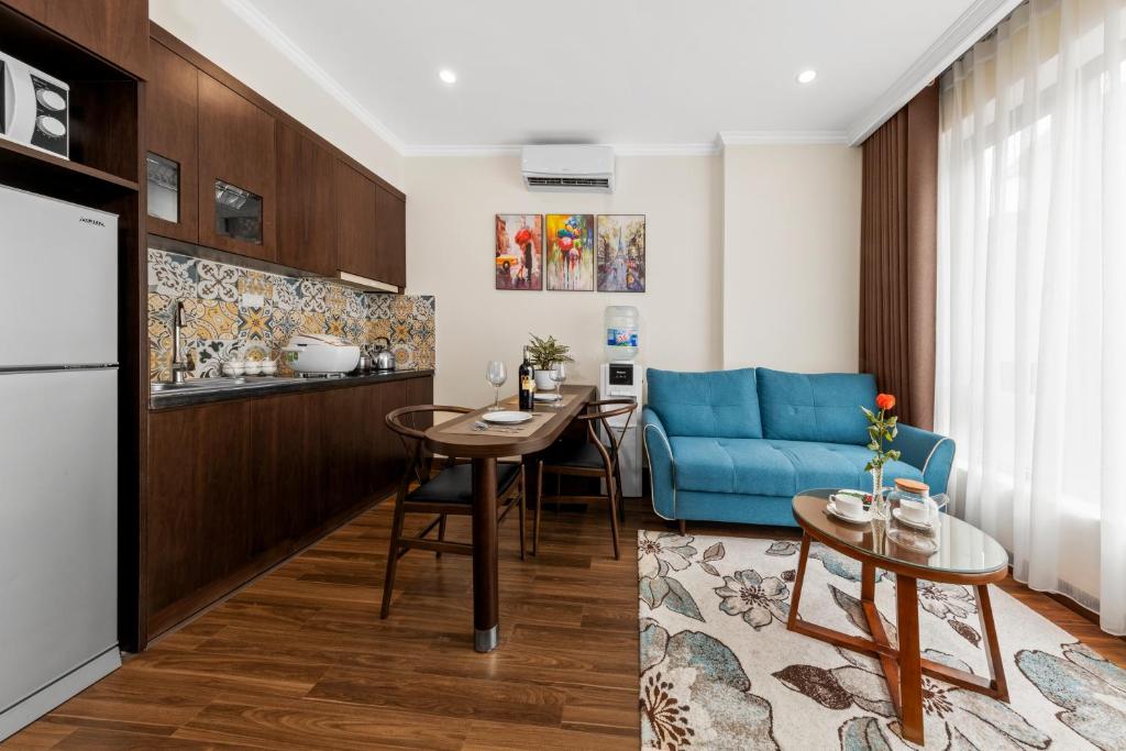 Kuchyň nebo kuchyňský kout v ubytování Newsky Serviced Apartment