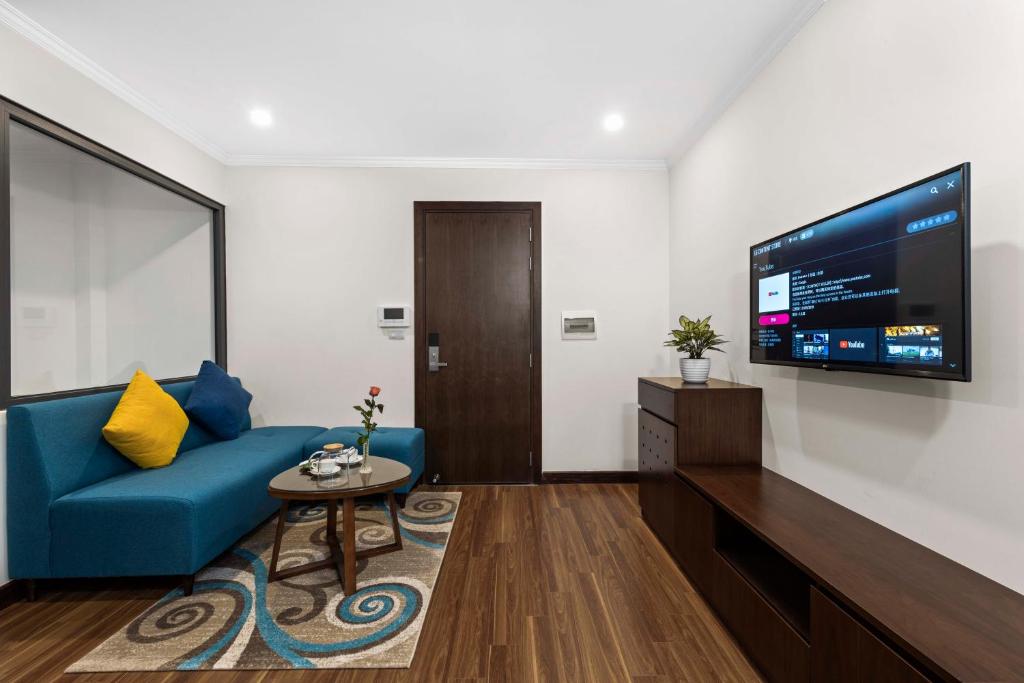 TV a/nebo společenská místnost v ubytování Newsky Serviced Apartment